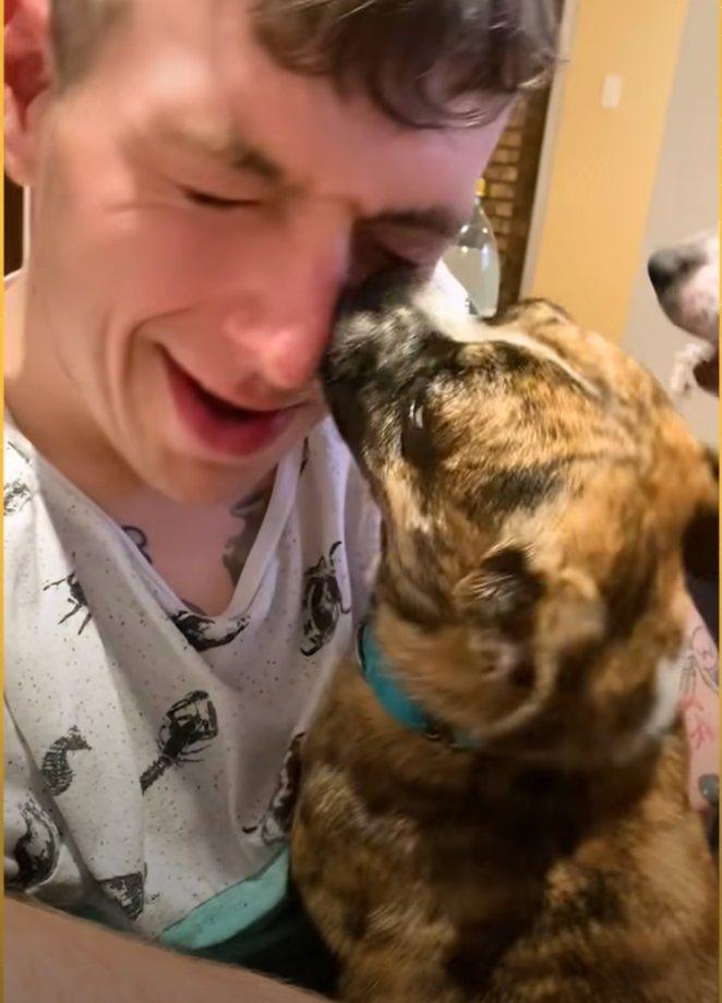 kissing with her rescuers kissing with her rescuers